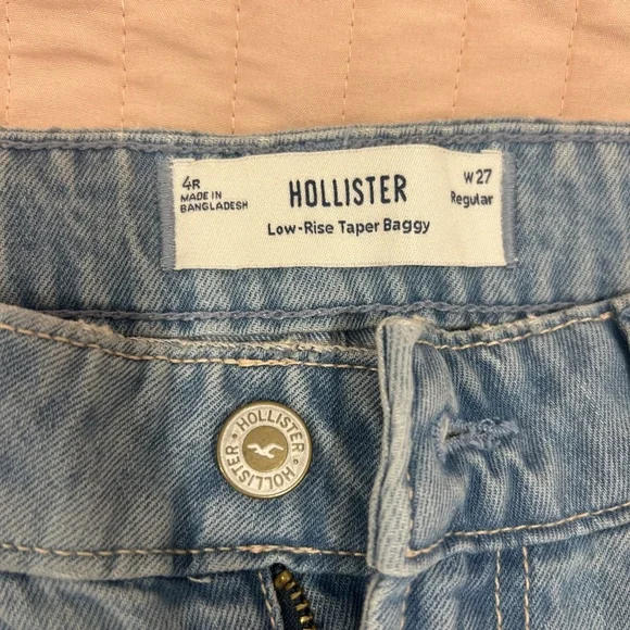 Hollister Low-Rise Medium Wash Baggy Jeans - Picture 2 of 6
